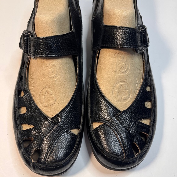 Pierre Dumas Black Flats with Cutout Design - Picture 6 of 8